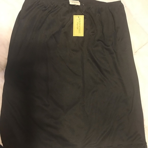 Black lace half slip- Brand New!  Still has tag.  Size medium. GOLDCOAST brand. - Picture 7 of 7